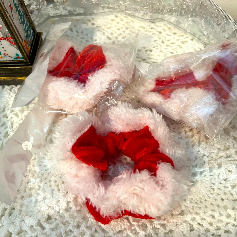 New Christmas 🎅 hair scrunches